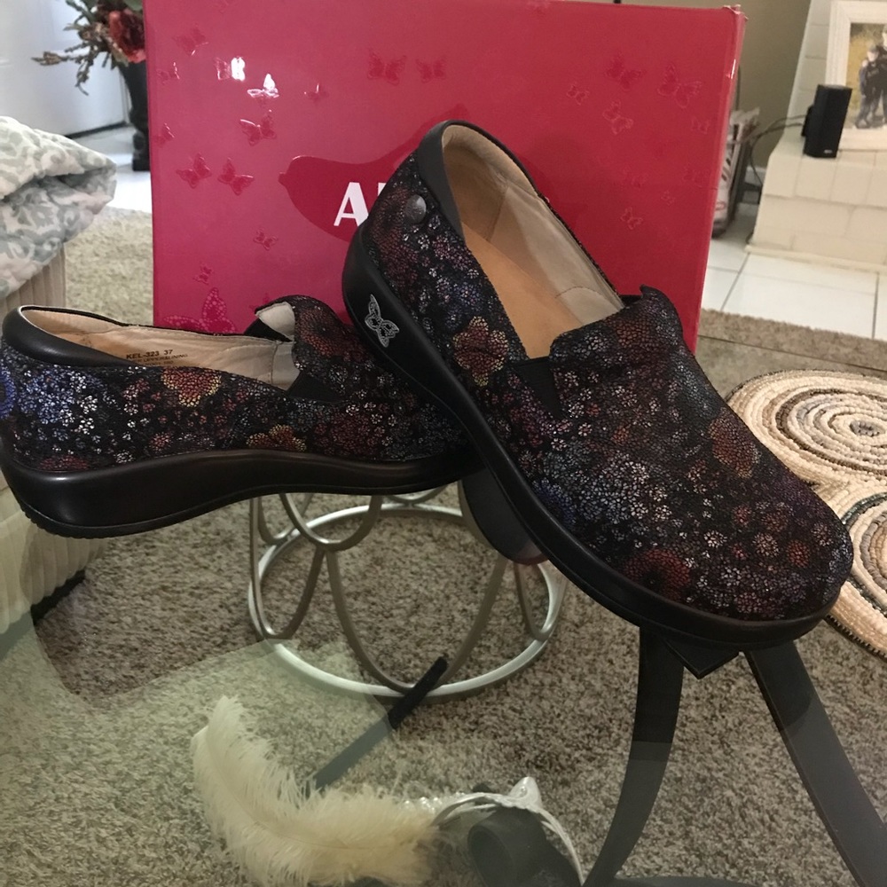 Alegria slip on